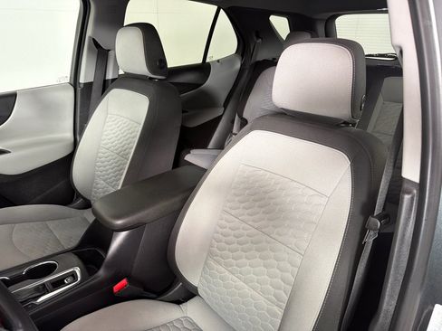 Used 2019 Chevrolet Equinox LS w/ LS Convenience Package FWD image 11