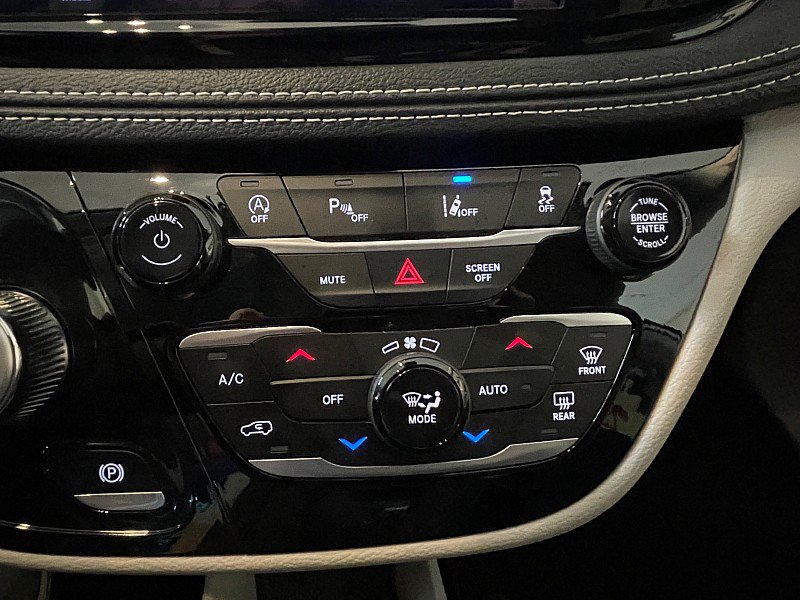 Used 2024 Chrysler Pacifica Touring-L FWD image 14