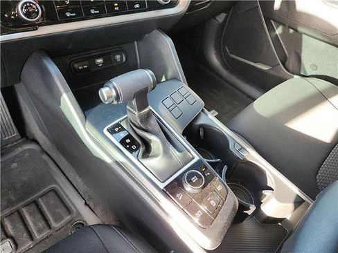 Used 2025 Kia Sportage LX image 17