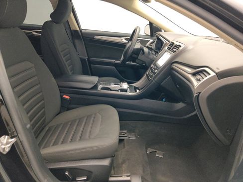 Used 2019 Ford Fusion SE FWD image 21