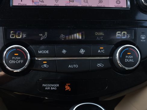 Used 2018 Nissan Rogue SL w/ Premium Package image 9