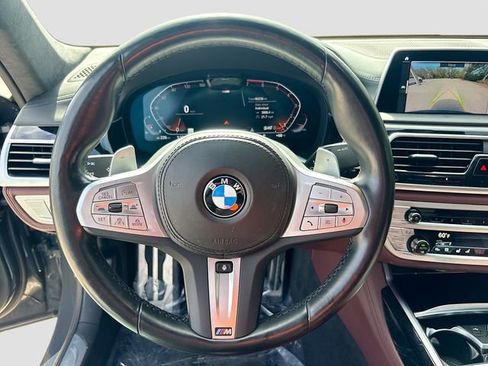 Used 2022 BMW 750i xDrive w/ Executive Package image 40