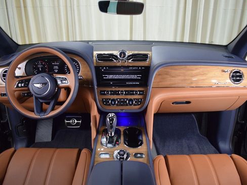 New 2026 Bentley Bentayga AWD/4WD image 2