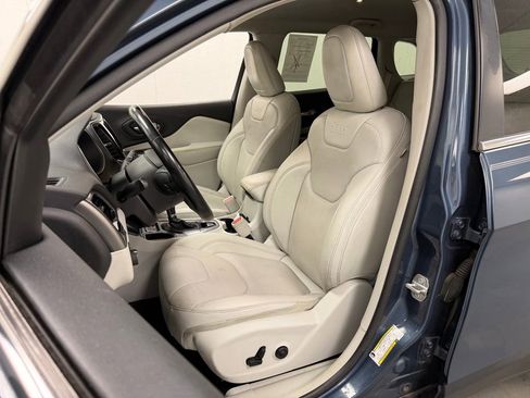 Used 2020 Jeep Cherokee Limited FWD image 19