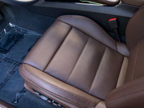 Certified 2025 Porsche Macan 4 Electric image 25