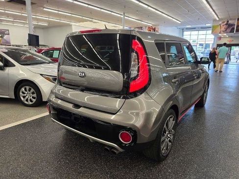 Used 2017 Kia Soul ! w/ Tech Package FWD image 4
