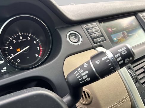 Used 2019 Land Rover Discovery Sport HSE image 28