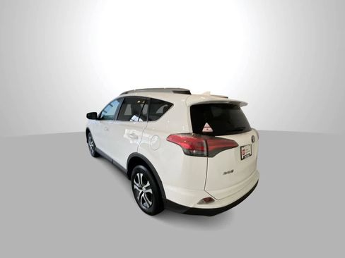 Used 2018 Toyota RAV4 LE image 6