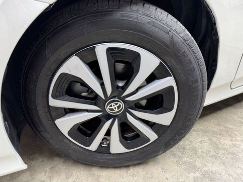 Used 2019 Toyota Prius Prime FWD image 29