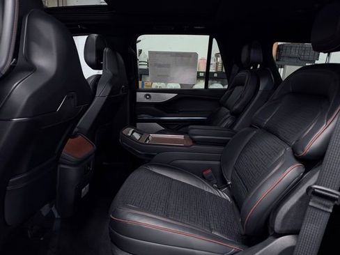New 2026 Lincoln Navigator Black Label AWD/4WD image 24