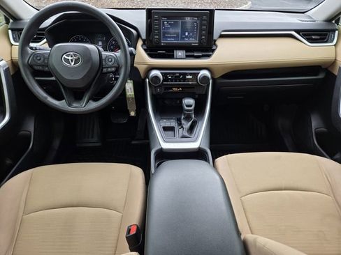 Used 2020 Toyota RAV4 LE image 12