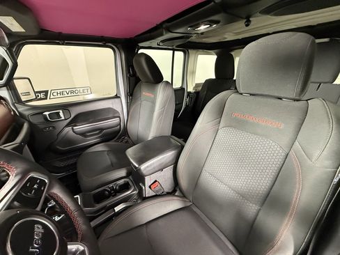 Used 2018 Jeep Wrangler Unlimited Rubicon w/ Cold Weather Group image 29