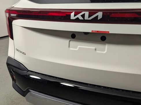 New 2026 Kia Seltos S FWD image 8