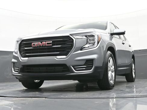 Used 2024 GMC Terrain SLE image 38