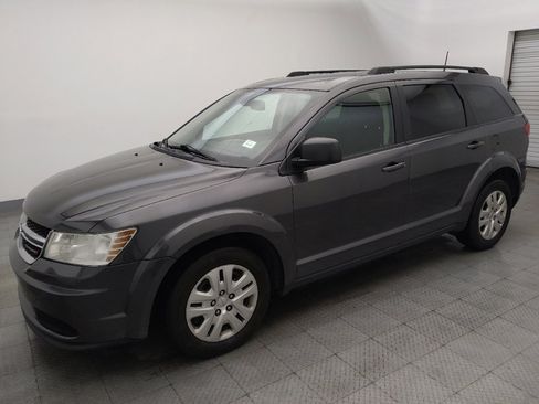 Used 2020 Dodge Journey SE w/ SE Popular Equipment Group FWD image 2