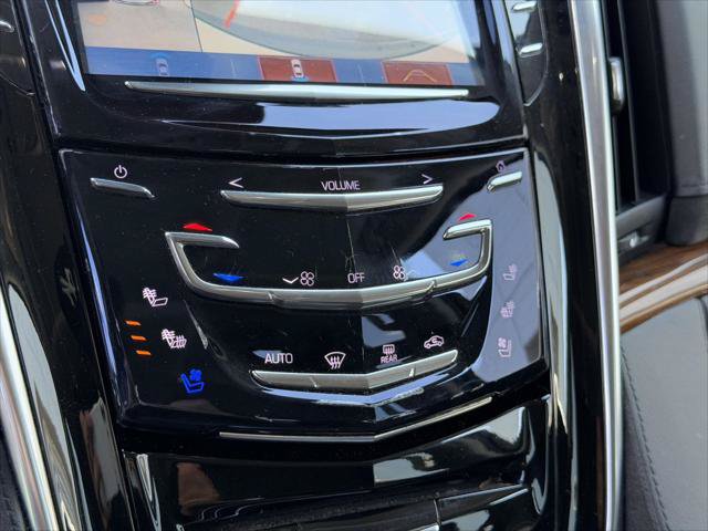 Used 2020 Cadillac Escalade Luxury w/ LPO, Radiant Package AWD/4WD image 33