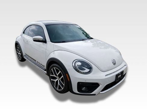 Used 2018 Volkswagen Beetle 2.0T Dune FWD image 2
