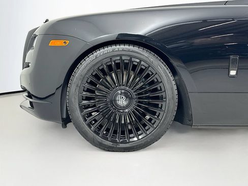 Used 2018 Rolls-Royce Dawn RWD image 17