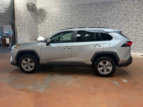 Used 2022 Toyota RAV4 XLE AWD/4WD image 4