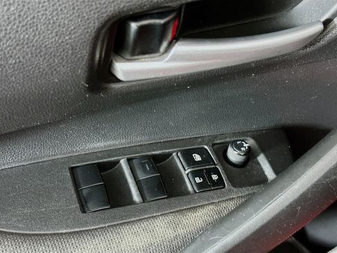 Used 2021 Toyota Corolla LE image 15