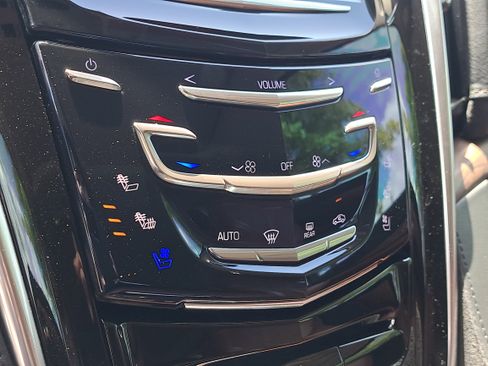 Used 2020 Cadillac Escalade Luxury AWD/4WD image 30