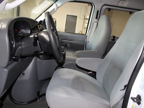 Used 2008 Ford E-350 and Econoline 350 XL RWD image 17