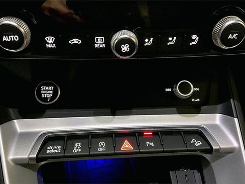 Used 2024 Audi Q3 2.0T Premium Plus image 23