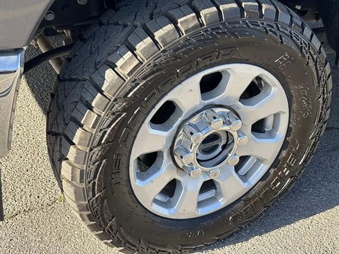 Used 2024 Ford F250 XLT AWD/4WD image 9