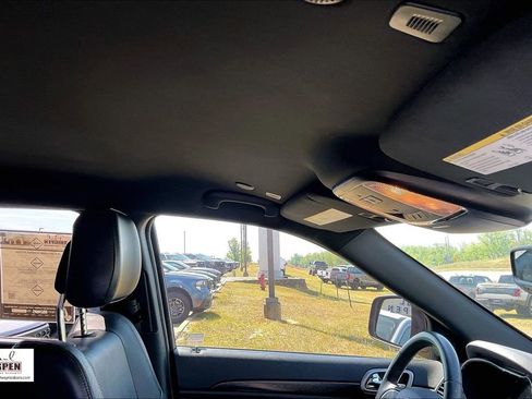 Used 2018 Jeep Grand Cherokee Altitude RWD image 21