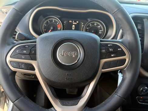 Used 2017 Jeep Cherokee Latitude image 27