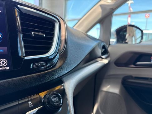 Used 2019 Chrysler Pacifica Touring Plus w/ Tire & Wheel Group FWD image 38