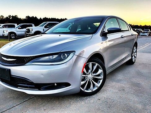 Used 2016 Chrysler 200 S image 1
