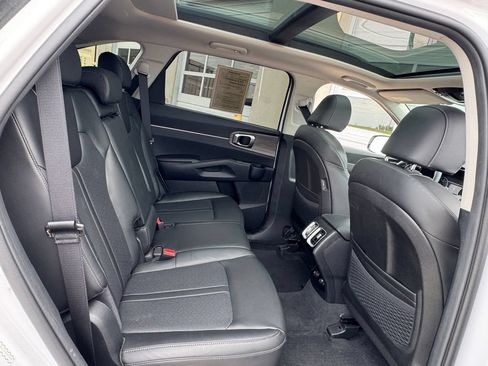 Used 2023 Kia Sorento S w/ Panoramic Sunroof Package AWD/4WD image 32