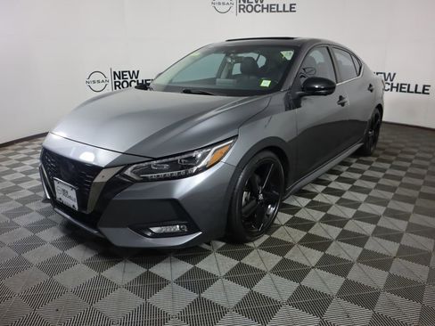 Used 2022 Nissan Sentra SR w/ SR Premium Package FWD image 3