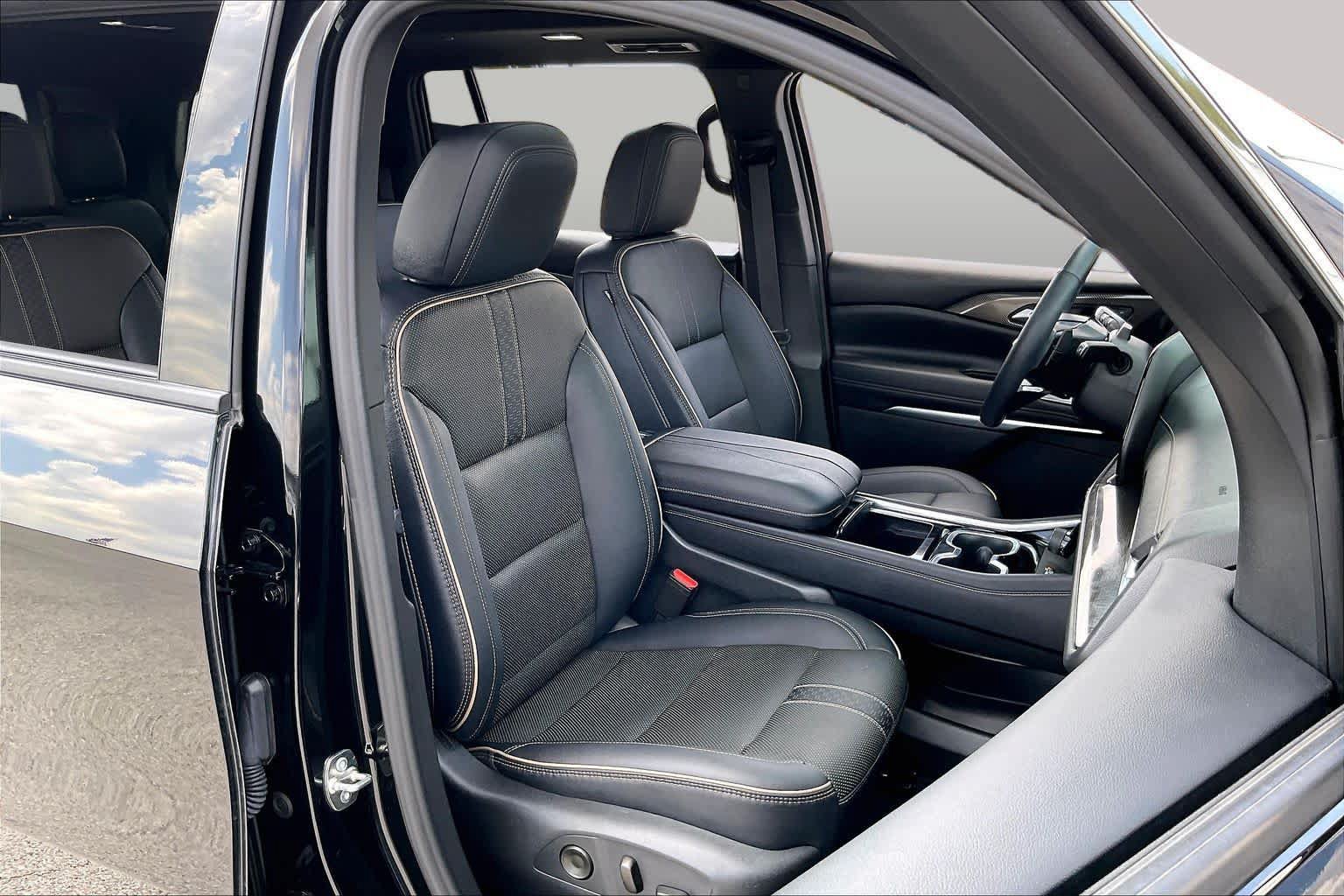 Used 2026 Chevrolet Traverse High Country FWD image 9