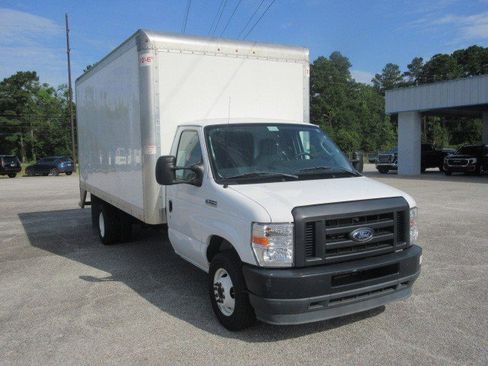 Used 2021 Ford E-350 and Econoline 350 Super Duty w/ Power Windows & Locks Group image 4