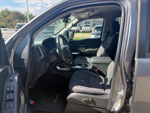 Used 2023 Nissan Frontier SV w/ SV Convenience Package AWD/4WD image 3