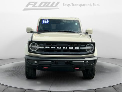 Used 2025 Ford Bronco Outer Banks AWD/4WD image 3