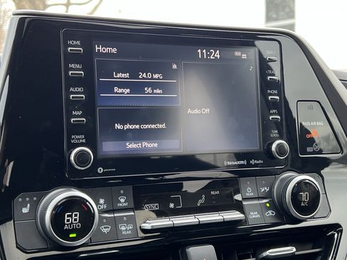 Used 2020 Toyota Highlander XLE image 25