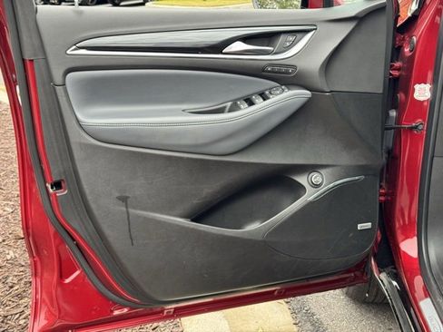 Used 2024 Buick Enclave Premium image 25