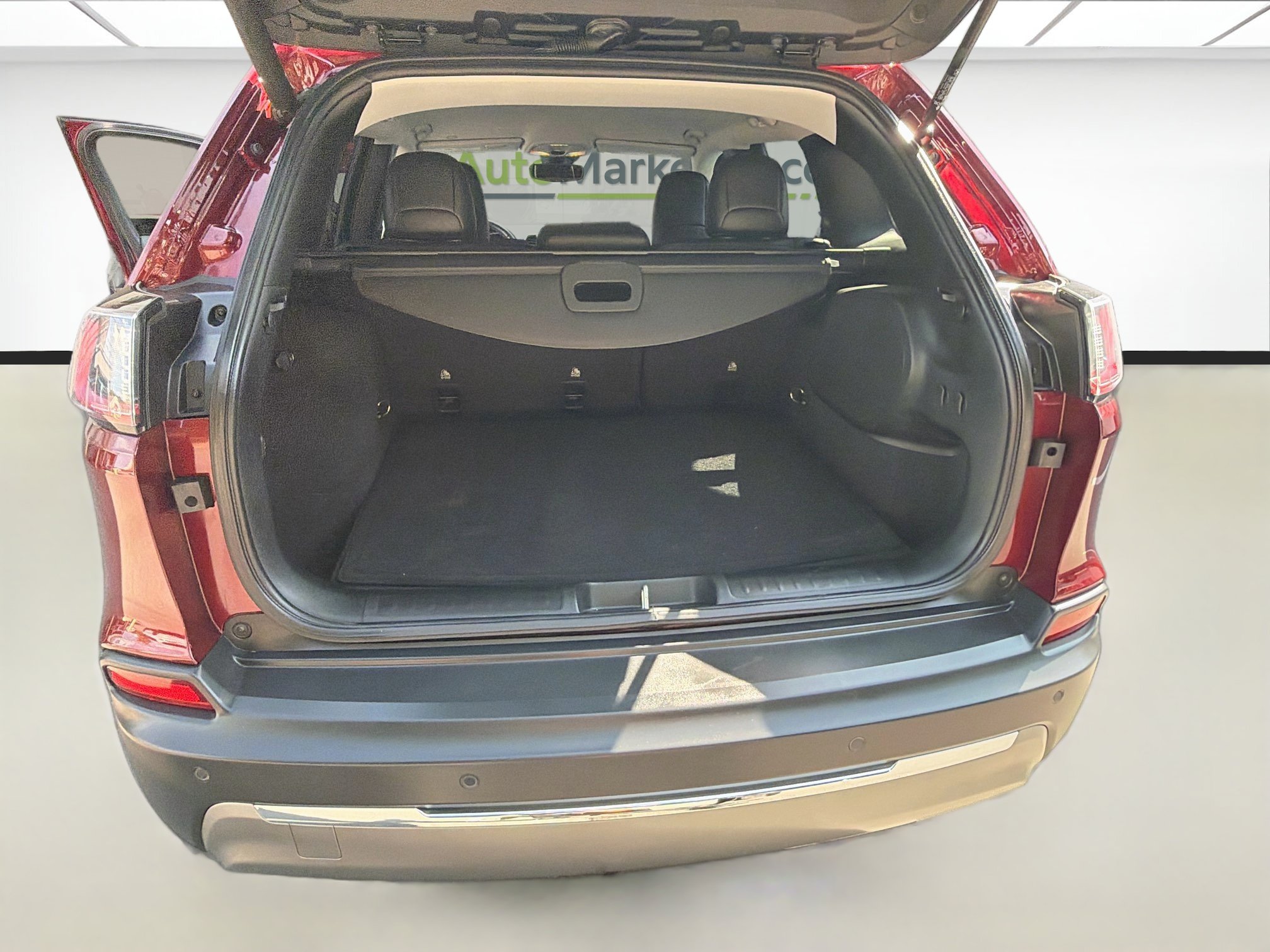 Used 2019 Jeep Cherokee Limited w/ Luxury Group FWD image 25