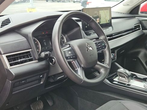 Used 2025 Mitsubishi Outlander SE AWD/4WD image 13