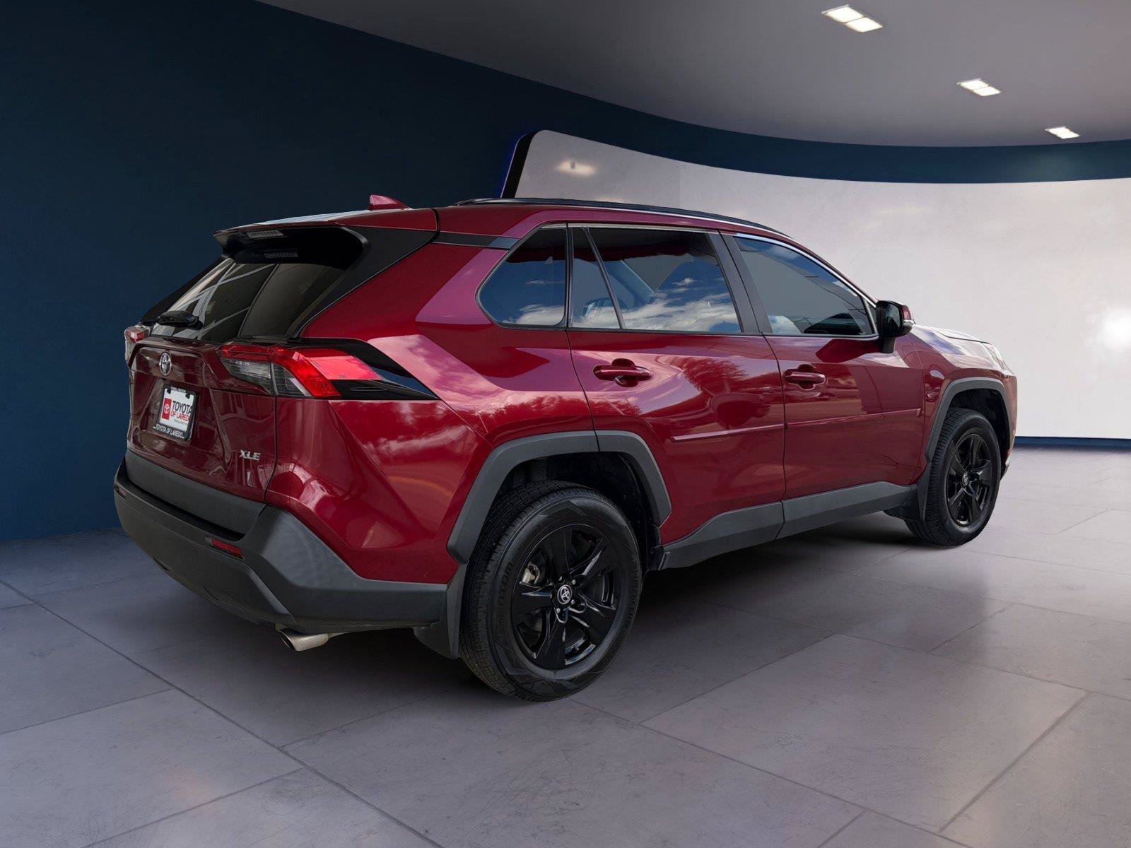 Used 2022 Toyota RAV4 XLE w/ Convenience Package FWD image 5