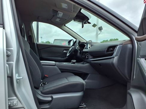 Used 2023 Nissan Rogue SV AWD/4WD image 25