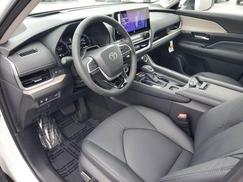 Used 2026 Toyota Grand Highlander Platinum image 22