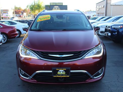 Used 2017 Chrysler Pacifica Platinum image 3