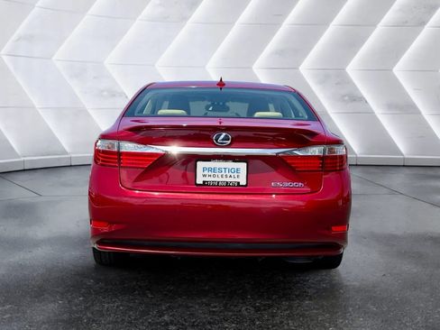 Used 2014 Lexus ES 300h w/ Premium Package w/Bamboo Trim FWD image 7