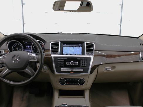 Used 2016 Mercedes-Benz GL 450 4MATIC w/ Premium I Package image 54