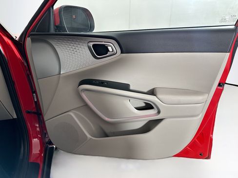 Used 2024 Kia Soul LX FWD image 29
