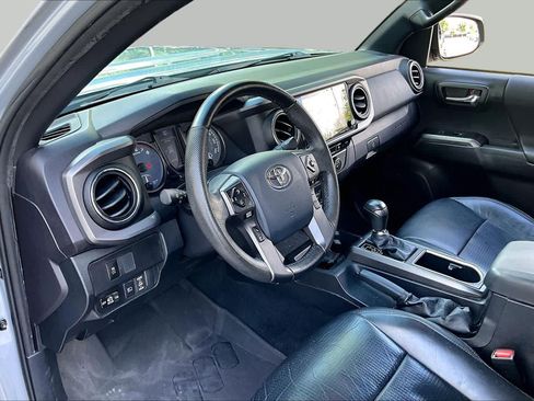 Used 2020 Toyota Tacoma TRD Sport w/ TRD Premium Sport Package AWD/4WD image 16